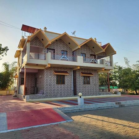 Farmhouse Close To Nature - Kesari Farm Gandhinagar Kültér fotó