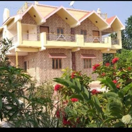 Farmhouse Close To Nature - Kesari Farm Gandhinagar Kültér fotó