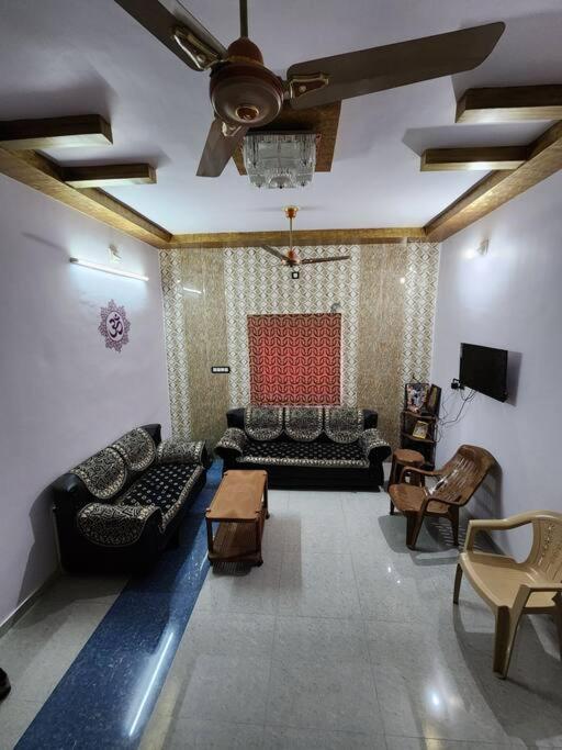 Farmhouse Close To Nature - Kesari Farm Gandhinagar Kültér fotó