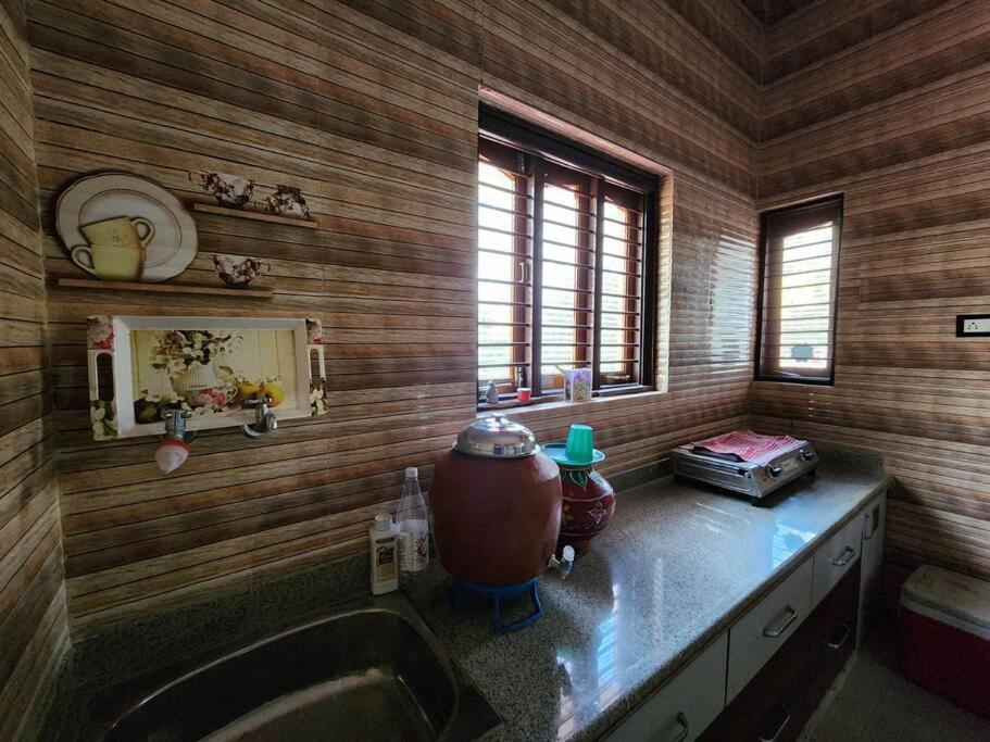 Farmhouse Close To Nature - Kesari Farm Gandhinagar Kültér fotó